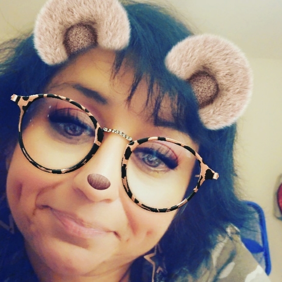 Meet your Posher, Diane โบPosh Ambassador - Picture 2 of 2